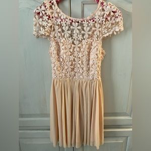 Xenia Boutique GORGEOUS Peach colored dress